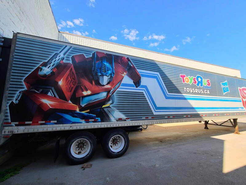 Daily Prime   Toys R Us Optimus Prime Trailer Is Just Prime  (3 of 5)